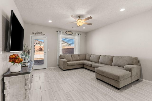 575 Turmalina Drive SE, Rio Rancho, NM 87124