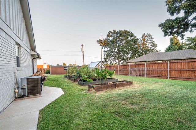 112 Clador Drive, Chandler, OK 74834