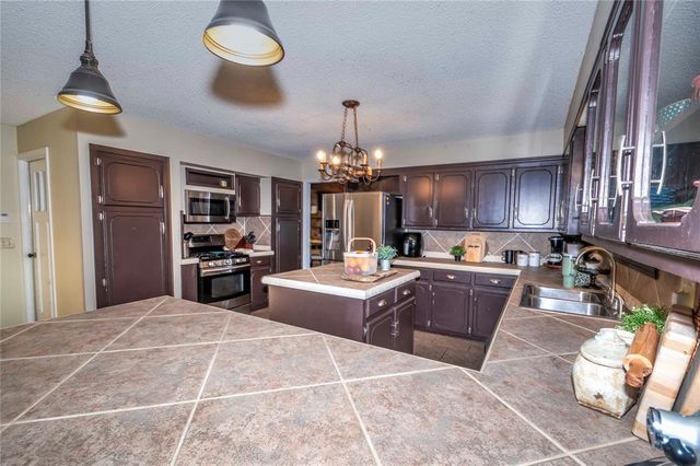 112 Clador Drive, Chandler, OK 74834