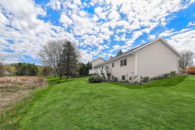 1907 Evenson DRIVE, Onalaska, WI 54650