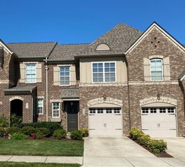 2055 Bungalow Dr, Thompsons Station, TN 37179