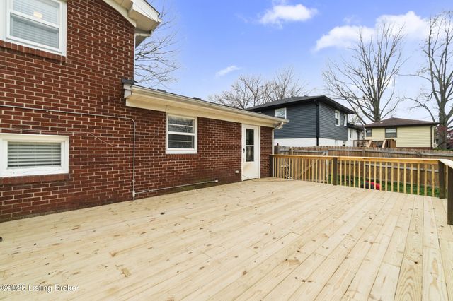 3140 Hunsinger Ln, Louisville, KY 40220