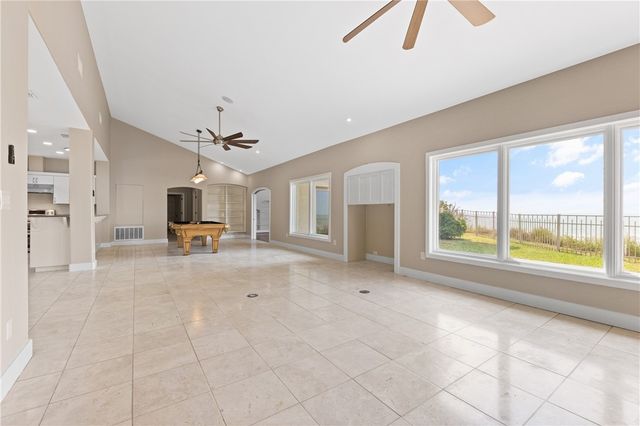 118 Hawthorne Pl, Portland, TX 78374