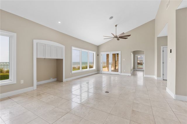 118 Hawthorne Pl, Portland, TX 78374