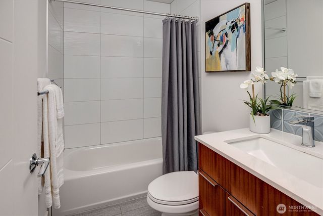 4274 NE 50th Street, Seattle, WA 98105