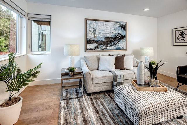 4274 NE 50th Street, Seattle, WA 98105