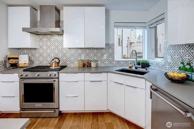 4274 NE 50th Street, Seattle, WA 98105