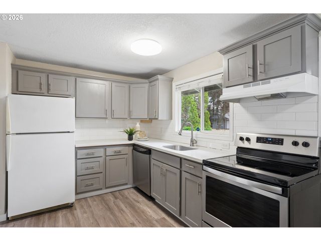 609 Se 137TH Ave, Portland, OR 97233