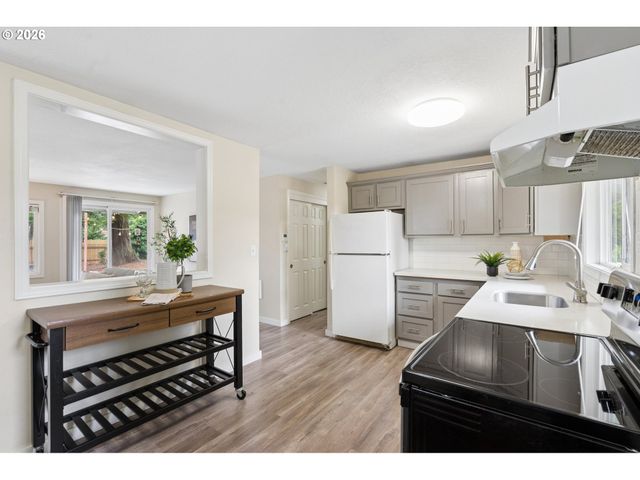 609 Se 137TH Ave, Portland, OR 97233