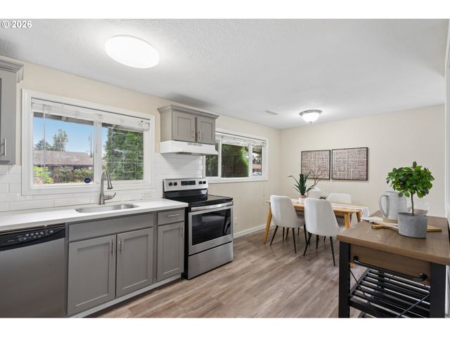 609 Se 137TH Ave, Portland, OR 97233