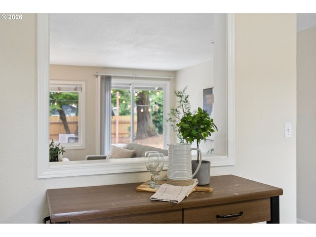 609 Se 137TH Ave, Portland, OR 97233