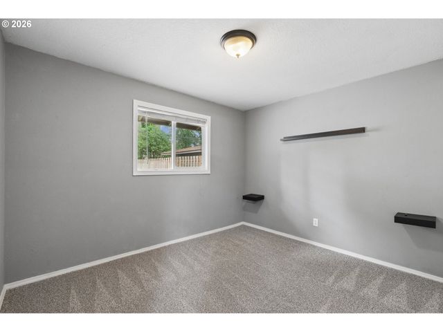 609 Se 137TH Ave, Portland, OR 97233