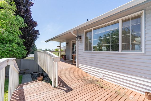 128 Jackson View Drive, Chehalis, WA 98532