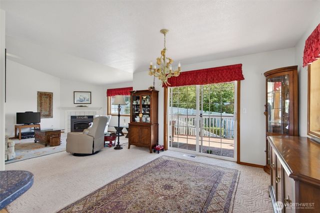 128 Jackson View Drive, Chehalis, WA 98532