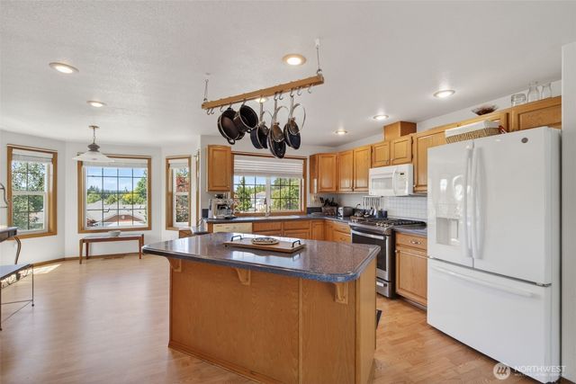 128 Jackson View Drive, Chehalis, WA 98532