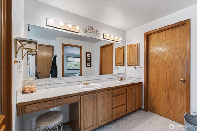 128 Jackson View Drive, Chehalis, WA 98532