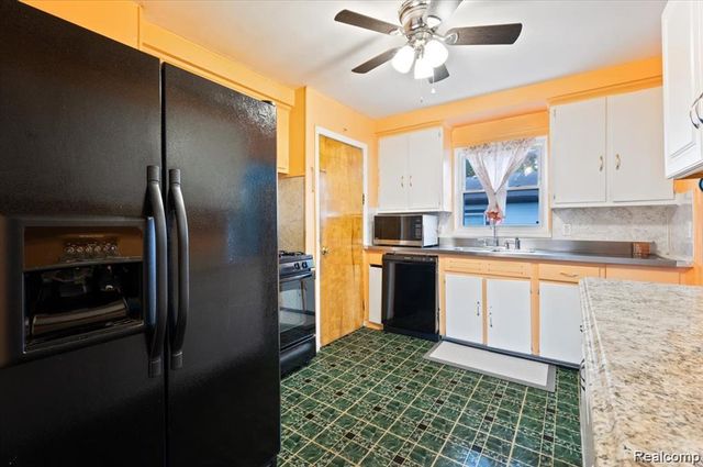 2144 Woodruff Avenue, Warren, MI 48091