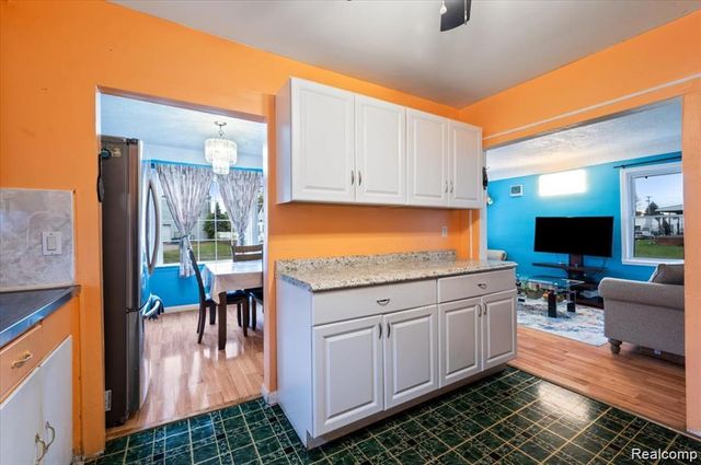 2144 Woodruff Avenue, Warren, MI 48091