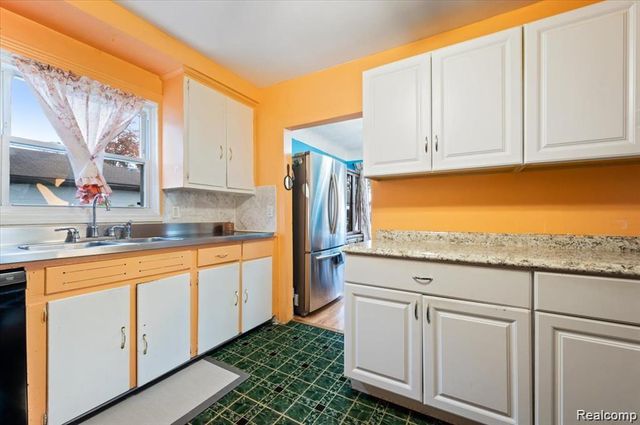 2144 Woodruff Avenue, Warren, MI 48091