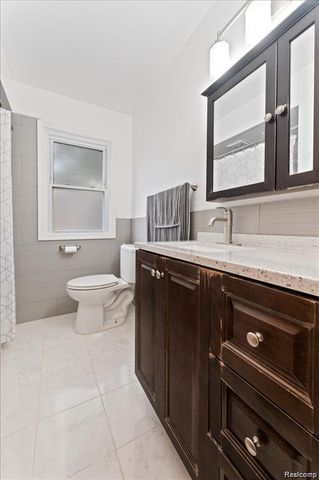 2144 Woodruff Avenue, Warren, MI 48091