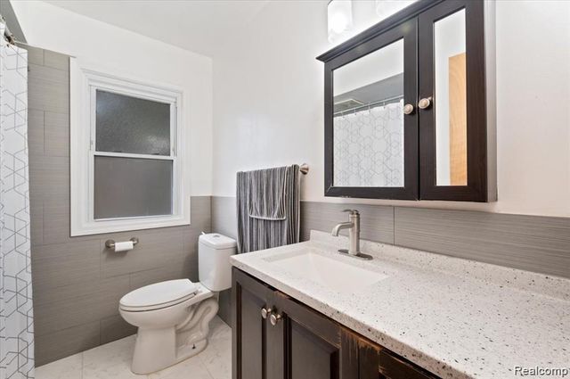 2144 Woodruff Avenue, Warren, MI 48091