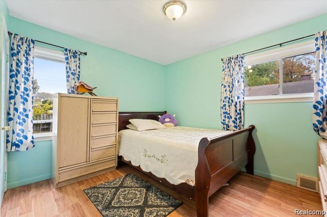 2144 Woodruff Avenue, Warren, MI 48091