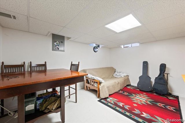 2144 Woodruff Avenue, Warren, MI 48091