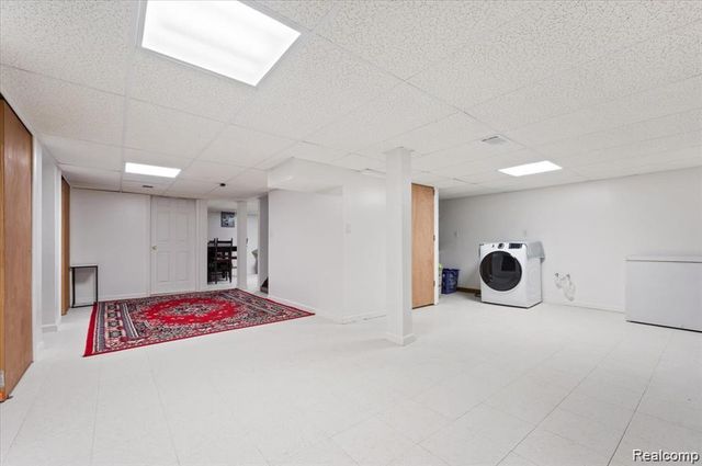 2144 Woodruff Avenue, Warren, MI 48091