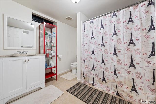 2144 Woodruff Avenue, Warren, MI 48091