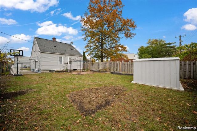 2144 Woodruff Avenue, Warren, MI 48091