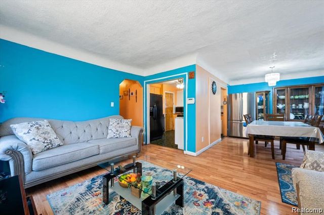 2144 Woodruff Avenue, Warren, MI 48091