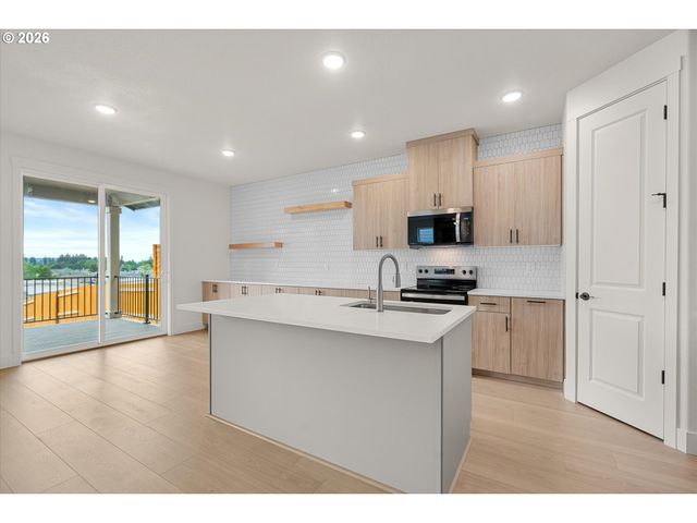 16001 Barlow Trail Ln, Oregon City, OR 97045