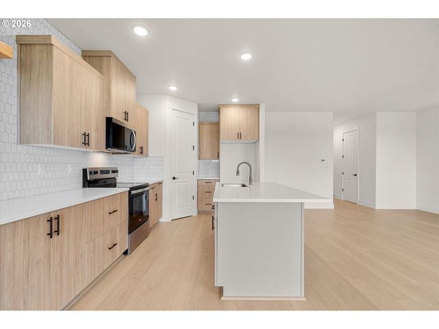 16001 Barlow Trail Ln, Oregon City, OR 97045