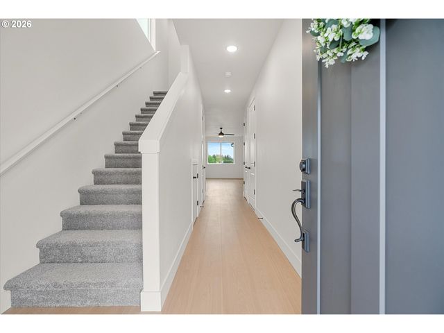 16001 Barlow Trail Ln, Oregon City, OR 97045