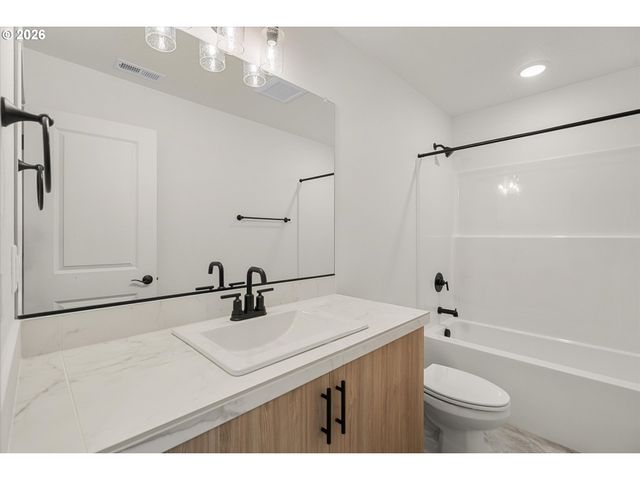 16001 Barlow Trail Ln, Oregon City, OR 97045