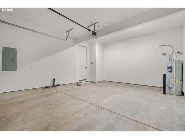 16001 Barlow Trail Ln, Oregon City, OR 97045