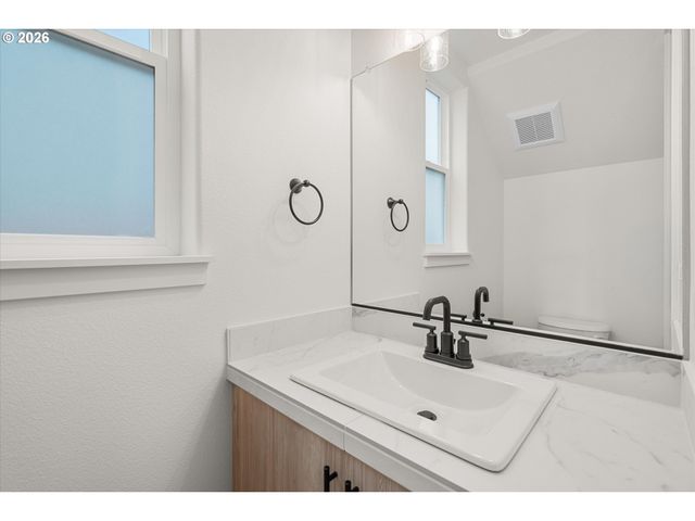 16001 Barlow Trail Ln, Oregon City, OR 97045