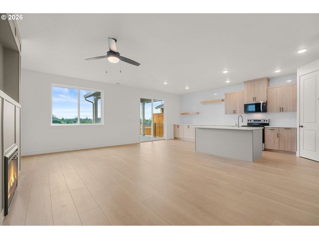 16001 Barlow Trail Ln, Oregon City, OR 97045
