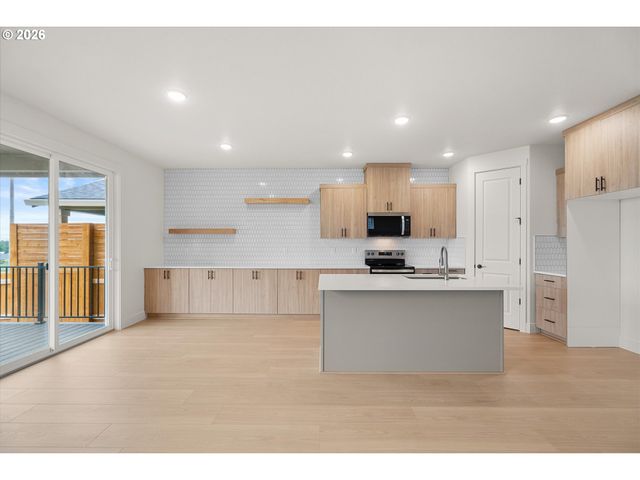 16001 Barlow Trail Ln, Oregon City, OR 97045