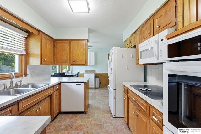 12073 Westover Road, Omaha, NE 68154