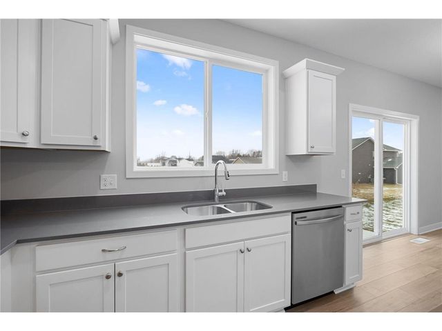 1337 Orchid Way, New Richmond, WI 54017