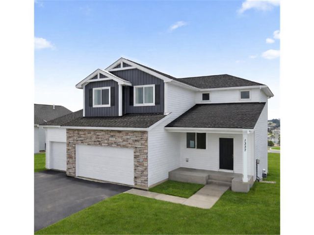 1337 Orchid Way, New Richmond, WI 54017