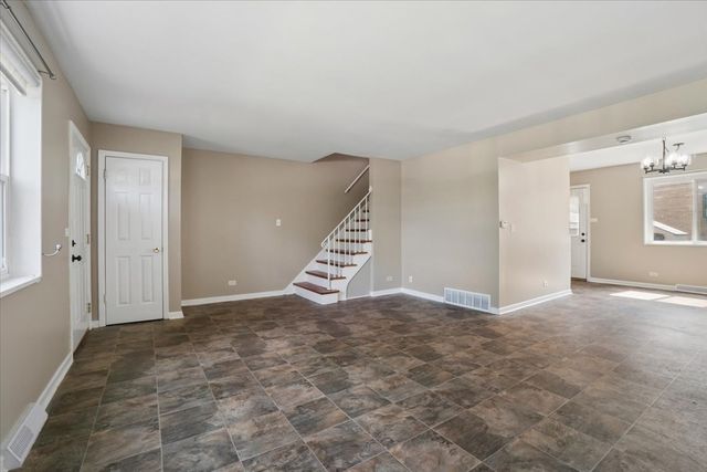 9115 N Gross Point Road, Skokie, IL 60077