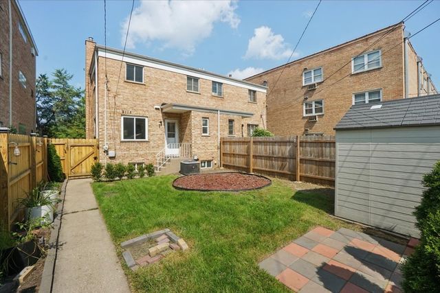 9115 N Gross Point Road, Skokie, IL 60077