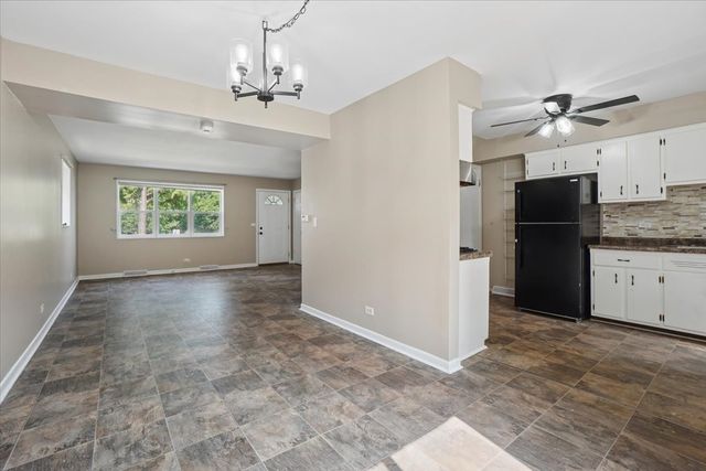 9115 N Gross Point Road, Skokie, IL 60077