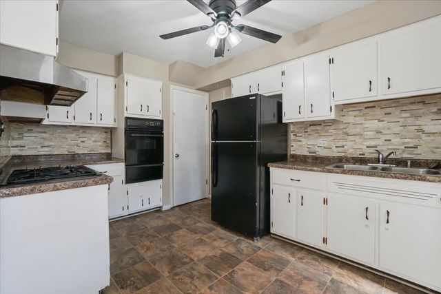 9115 N Gross Point Road, Skokie, IL 60077