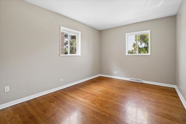 9115 N Gross Point Road, Skokie, IL 60077