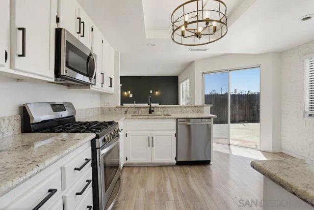 39991 Falcon Way, Murrieta, CA 92562
