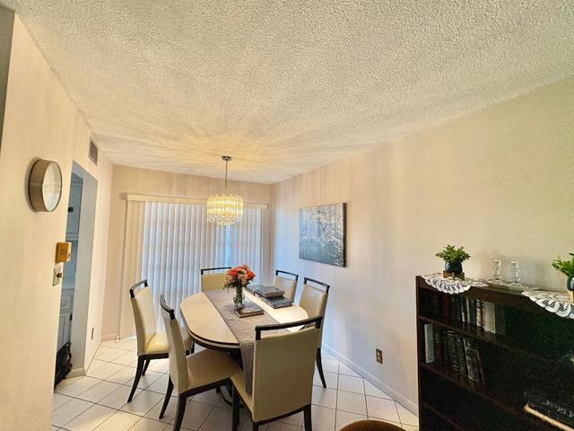 19 Golfs Edge F, West Palm Beach, FL 33417