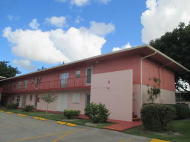 19 Golfs Edge F, West Palm Beach, FL 33417